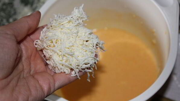 взбитый омлет с сыром и зеленью