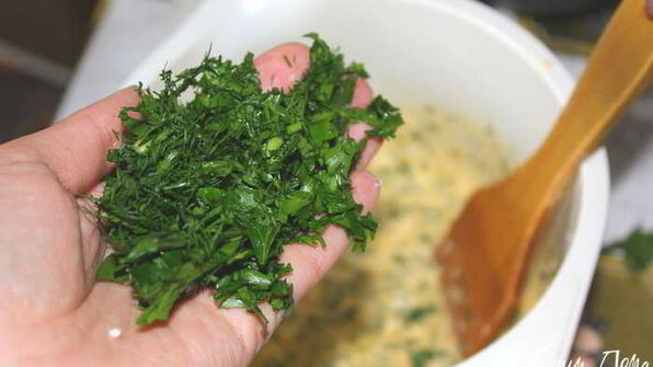 взбитый омлет с сыром и зеленью