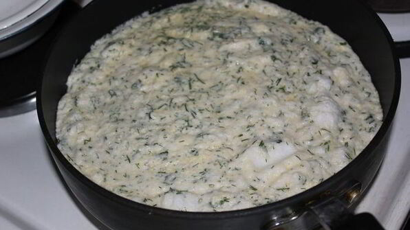 взбитый омлет с сыром и зеленью