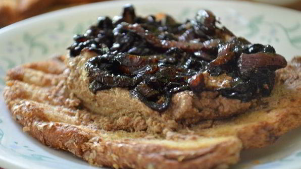 куриный паштет с бальзамическим луком