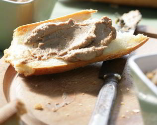 Паштет из куриной печени с яйцами и морковью