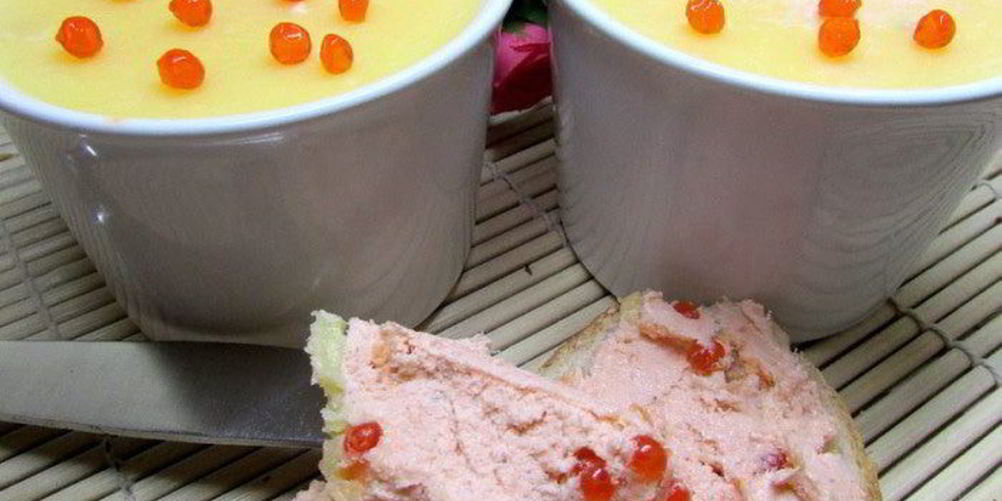 Рецепт паштет из семги с красной икрой и белым вином