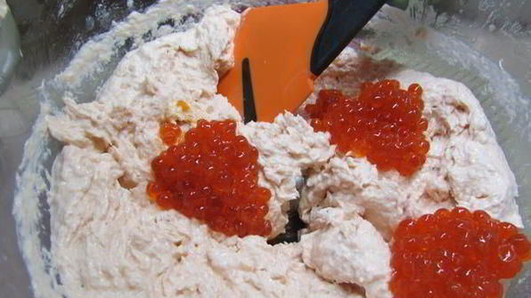 паштет из семги с красной икрой и белым вином