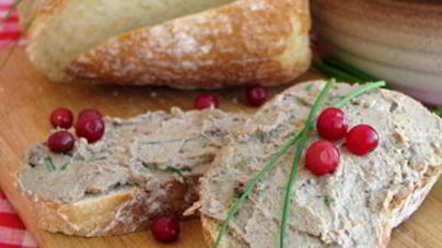 Праздничный паштет из печени курицы с коньяком и изюмом