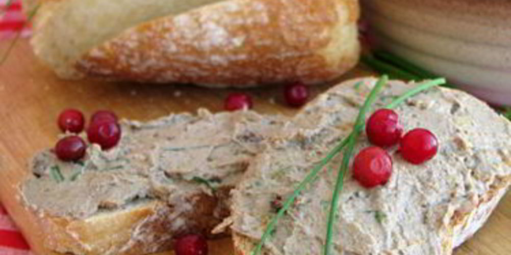 Рецепт праздничный паштет из печени курицы с коньяком и изюмом