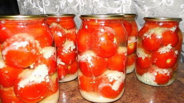 помидоры с чесноком