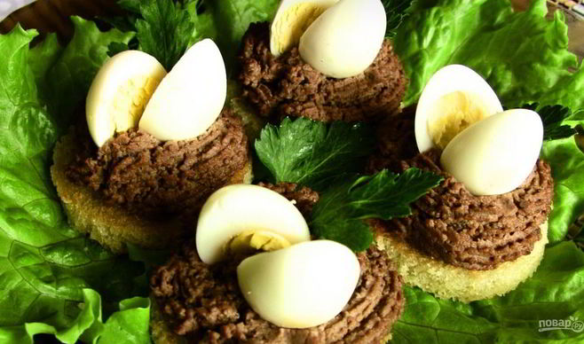 Праздничная закуска с паштетом из куриной печени
