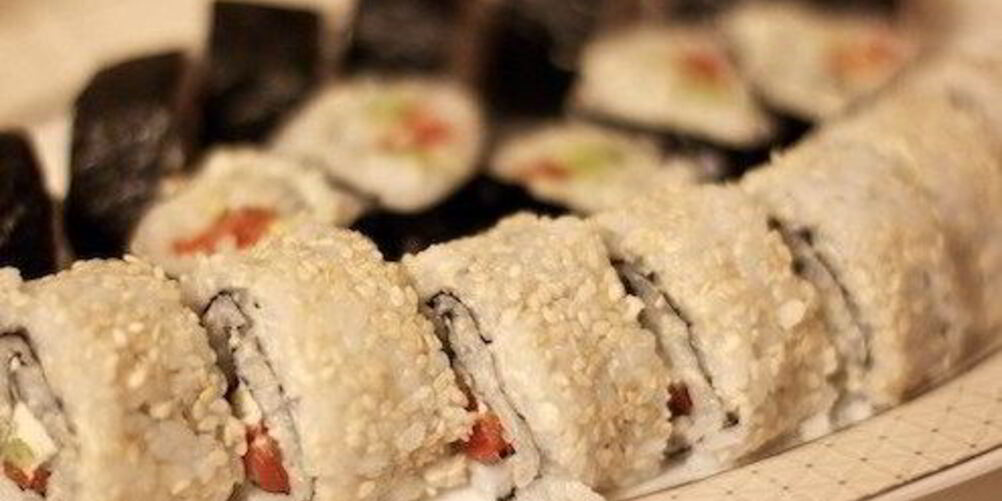 Рецепт роллы с семгой и авокадо