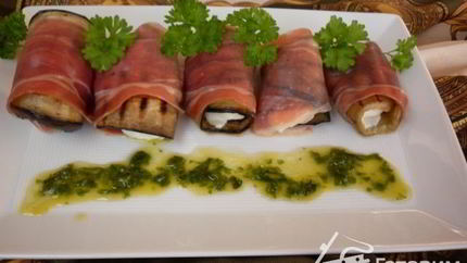 Баклажановые рулетики