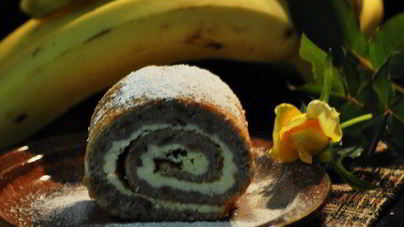 Банановый рулет с творожной начинкой