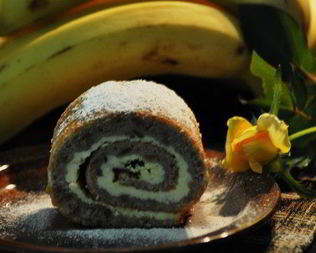 Банановый рулет с творожной начинкой