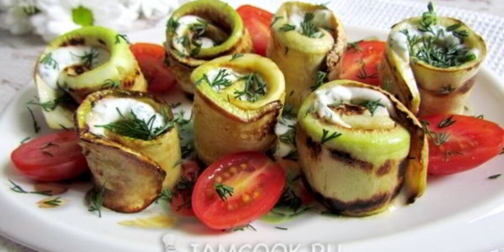Рецепт кабачковые рулетики с творогом и зеленью