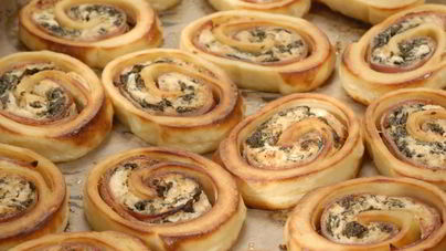 Картофельный рулет со шпинатом