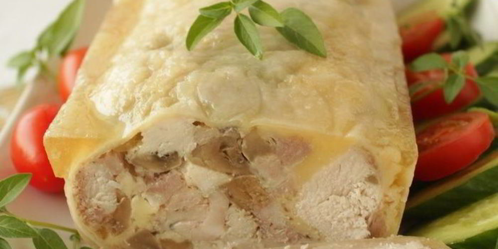 Рецепт куриный рулет с грибами и сыром