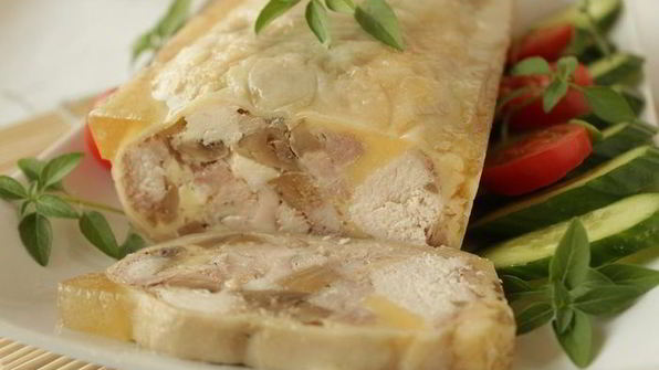 куриный рулет с грибами и сыром