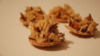 Куриный рулет с начинкой из риса и нута