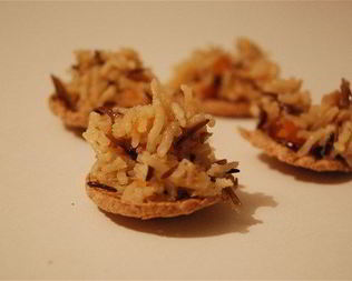 Куриный рулет с начинкой из риса и нута