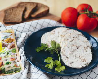 Куриный рулет в бутылке