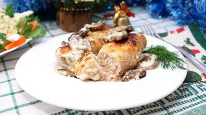 Куриные рулетики с грибами и сыром
