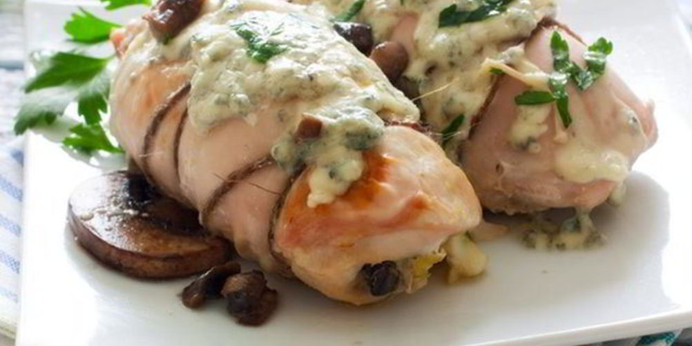 Рецепт куриные рулетики с грибами в сливочном соусе