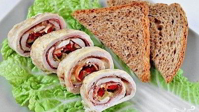 Куриные рулетики с ветчиной и сыром