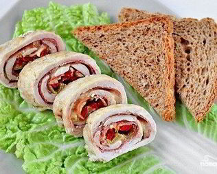 Куриные рулетики с ветчиной и сыром