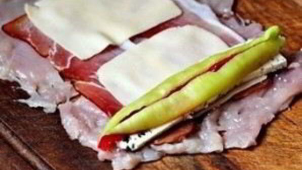 куриные рулетики с ветчиной и сыром