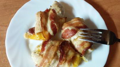 Куриные рулетики в беконе с сыром