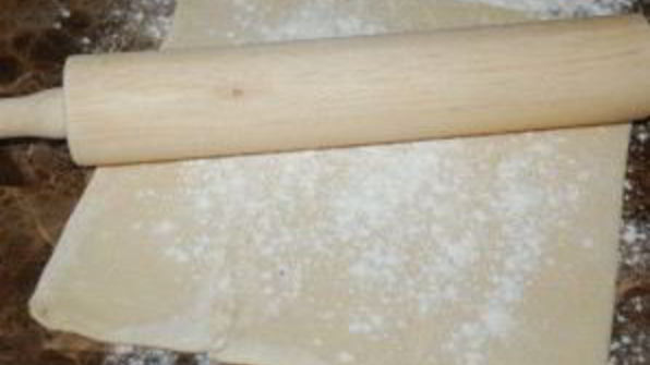 мясной рулет с грибами в слоеном тесте