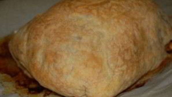 мясной рулет с грибами в слоеном тесте