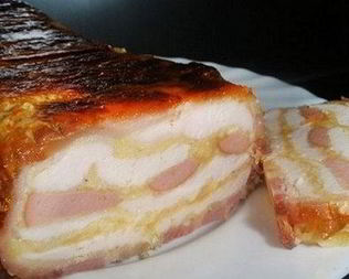 Мясной рулет в копченом беконе