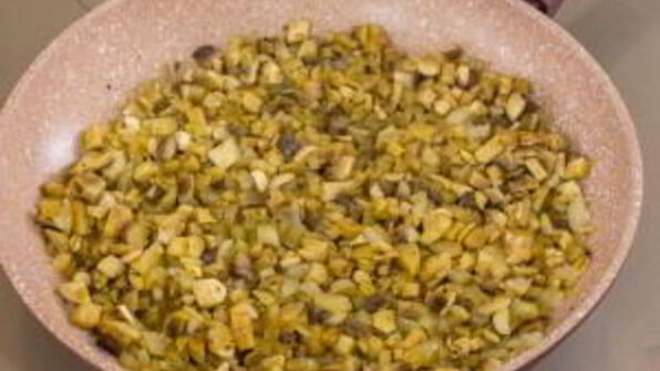 мясные рулетики с грибной начинкой