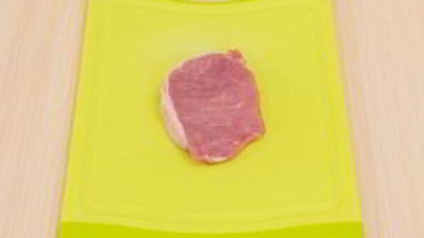 мясные рулетики с грибной начинкой