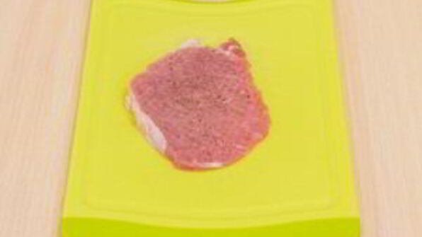 мясные рулетики с грибной начинкой