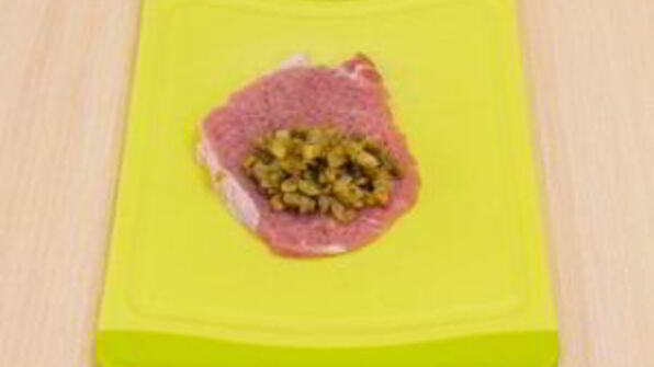 мясные рулетики с грибной начинкой