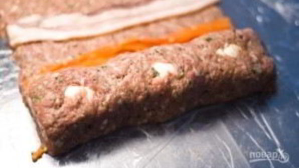 рулет из фарша с яйцами