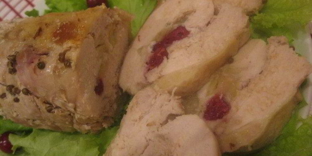 Рецепт рулет из индейки с клюквой и яблоком