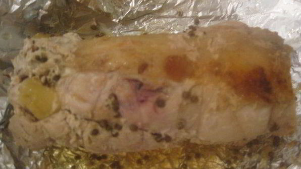 рулет из индейки с клюквой и яблоком