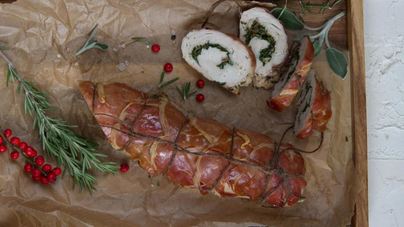 Рулет из индейки в прошутто