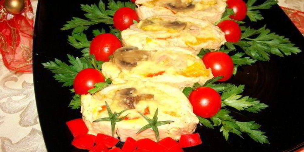 Рецепт рулет из курицы с грибами, перцем и сыром