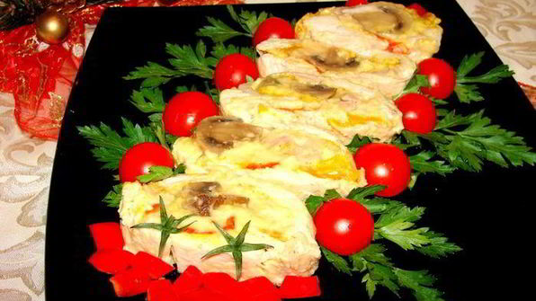 рулет из курицы с грибами, перцем и сыром