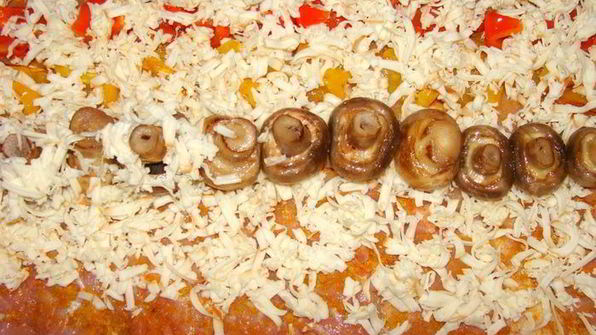 рулет из курицы с грибами, перцем и сыром