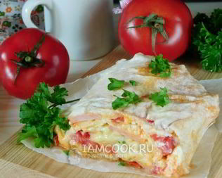 Рулет из лаваша с колбасой и сыром