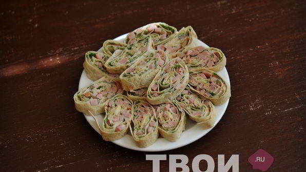 рулет из лаваша с ветчиной