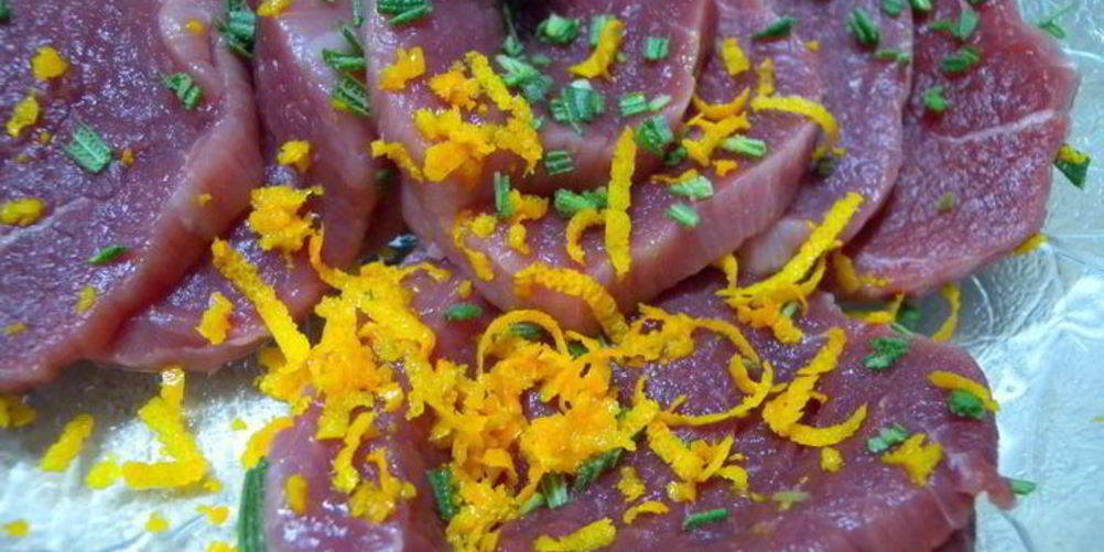 Рецепт рулет из мясной вырезки с вишней