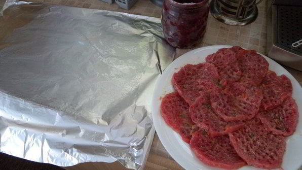 рулет из мясной вырезки с вишней