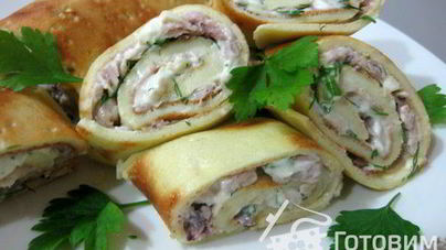 Рулет из омлета с курицей
