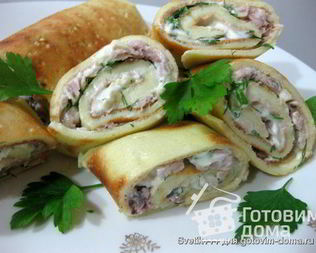 Рулет из омлета с курицей