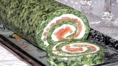 Рулет из шпината и семги со сливочным сыром