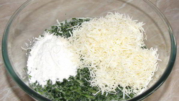 рулет из шпината и семги со сливочным сыром